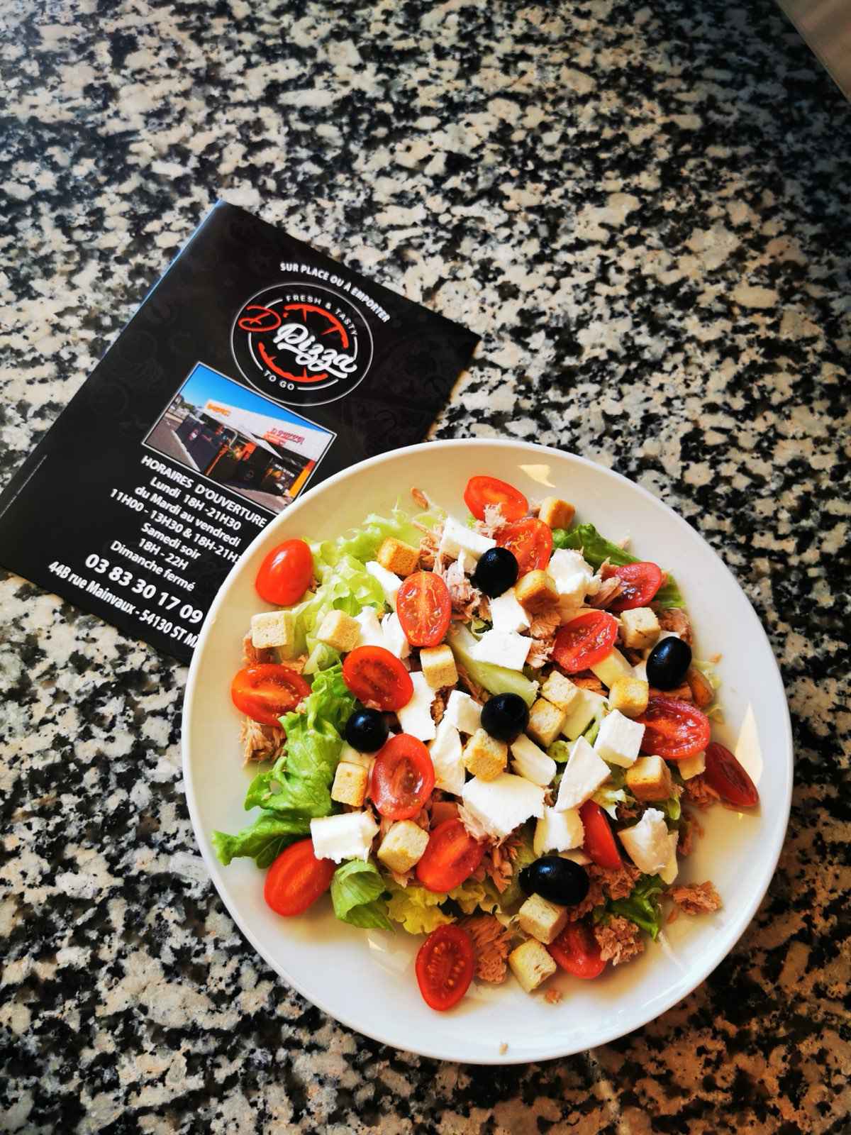 Salade et pizza de D'pizza à Saint-Max